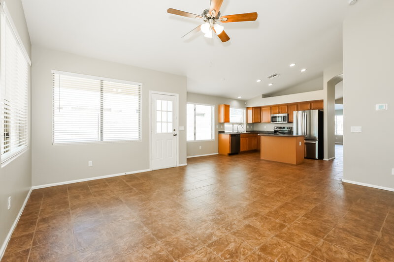 1,915/Mo, 515 W Love Rd San Tan Valley, AZ 85143 Family Room View 2