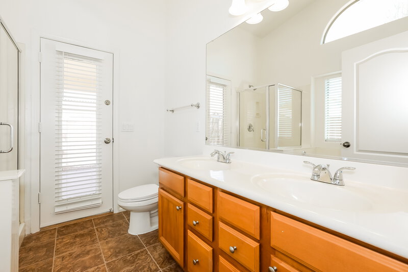 1,915/Mo, 515 W Love Rd San Tan Valley, AZ 85143 Main Bathroom View