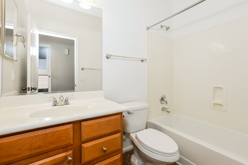 1,915/Mo, 515 W Love Rd San Tan Valley, AZ 85143 Bathroom View