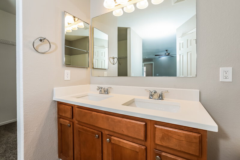 1,870/Mo, 30559 N Nightingale Rd San Tan Valley, AZ 85143 Main Bathroom View 2