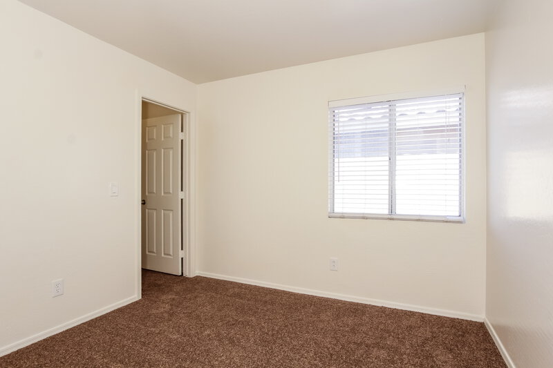 2,120/Mo, 11239 W Campbell Ave Phoenix, AZ 85037 Bedroom View 2
