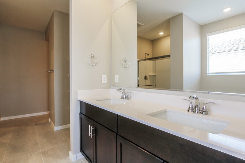 2,150/Mo, 24452 W Chambers St Buckeye, AZ 85326 Main Bathroom View