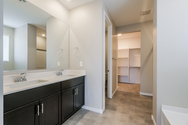2,235/Mo, 24455 W Chambers St Buckeye, AZ 85326 Main Bathroom View