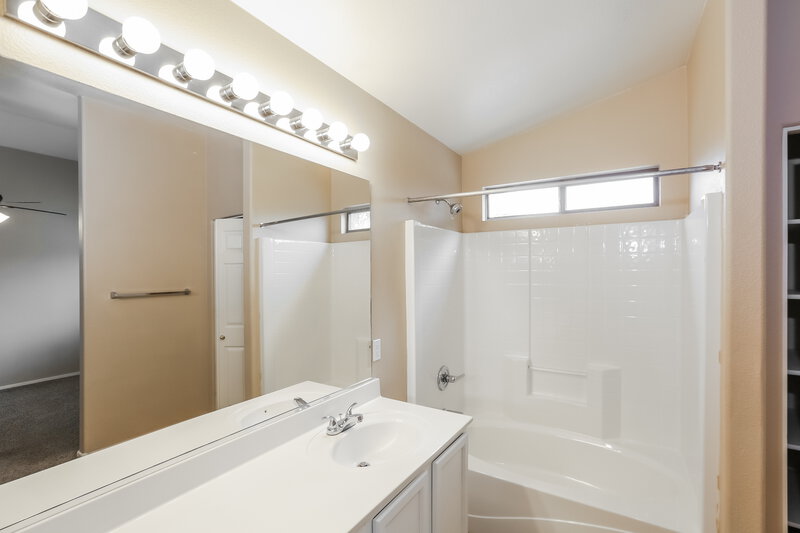 2,075/Mo, 13833 W Bola Dr Surprise, AZ 85374 Main Bathroom View