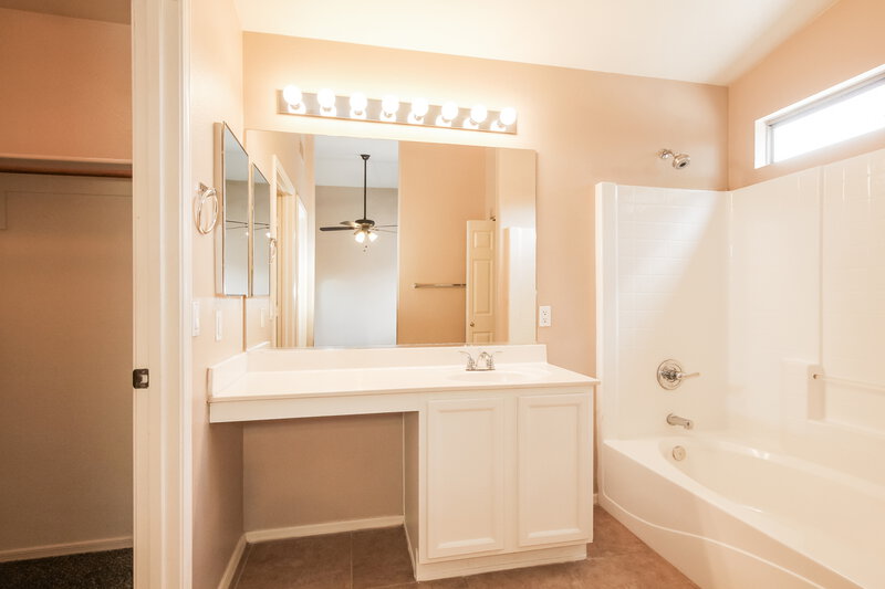 1,950/Mo, 13833 W Bola Dr Surprise, AZ 85374 Main Bathroom View