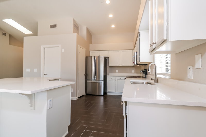 1,840/Mo, 13197 W Ocotillo Ln Surprise, AZ 85374 Kitchen View