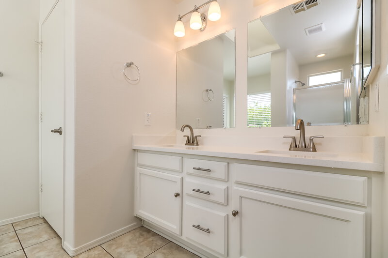 1,840/Mo, 13197 W Ocotillo Ln Surprise, AZ 85374 Main Bathroom View