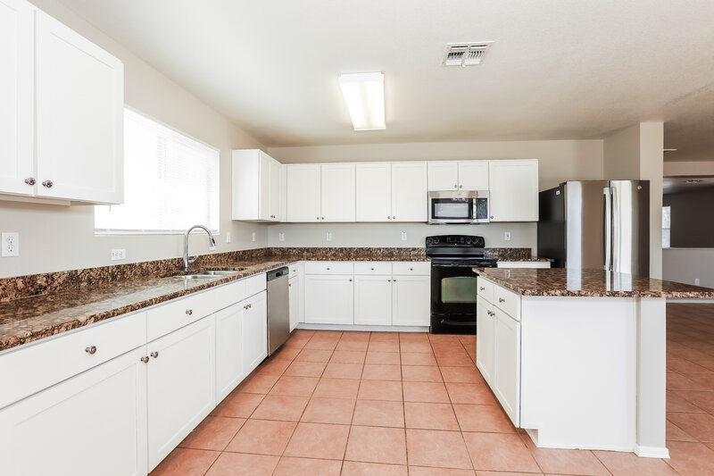 2,180/Mo, 11225 E Quicksilver Ave Mesa, AZ 85212 Kitchen View 2