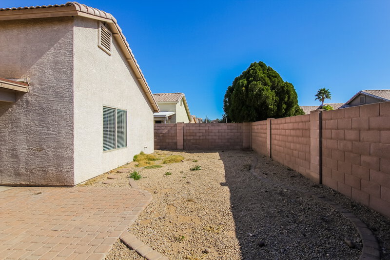 2,050/Mo, 3319 W Louise Dr Phoenix, AZ 85027 Rear View