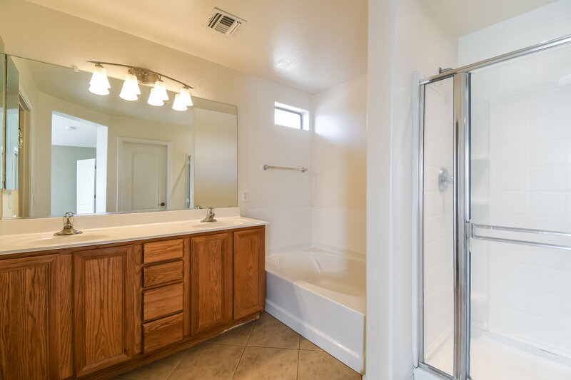 1,935/Mo, 1835 W Desert Canyon Dr Queen Creek, AZ 85142 Main Bathroom View