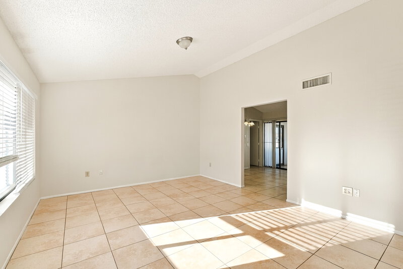 1,680/Mo, 17614 N 133rd Dr Sun City West, AZ 85375 Living Room View