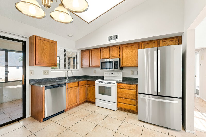1,680/Mo, 17614 N 133rd Dr Sun City West, AZ 85375 Kitchen View