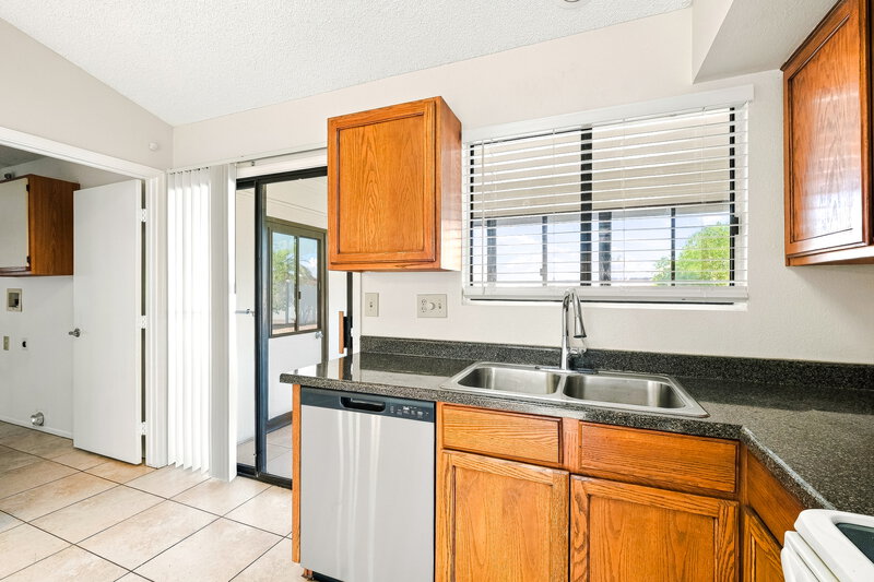 1,680/Mo, 17614 N 133rd Dr Sun City West, AZ 85375 Kitchen View 2