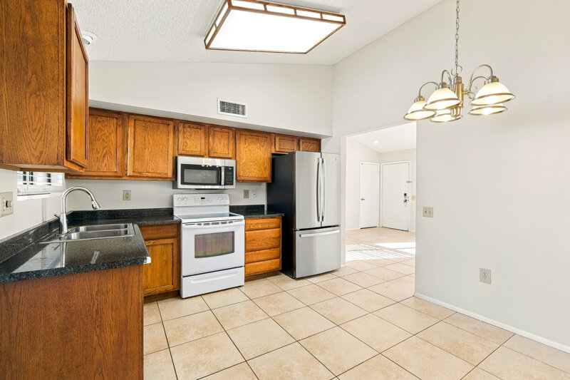 1,680/Mo, 17614 N 133rd Dr Sun City West, AZ 85375 Kitchen View 3