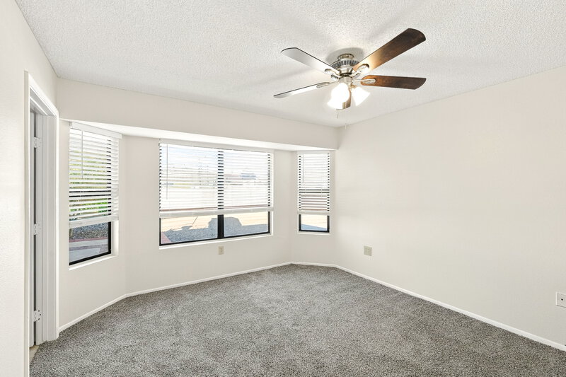 1,680/Mo, 17614 N 133rd Dr Sun City West, AZ 85375 Primary Bedroom View