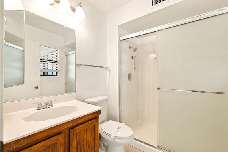 1,680/Mo, 17614 N 133rd Dr Sun City West, AZ 85375 Primary Bathroom View