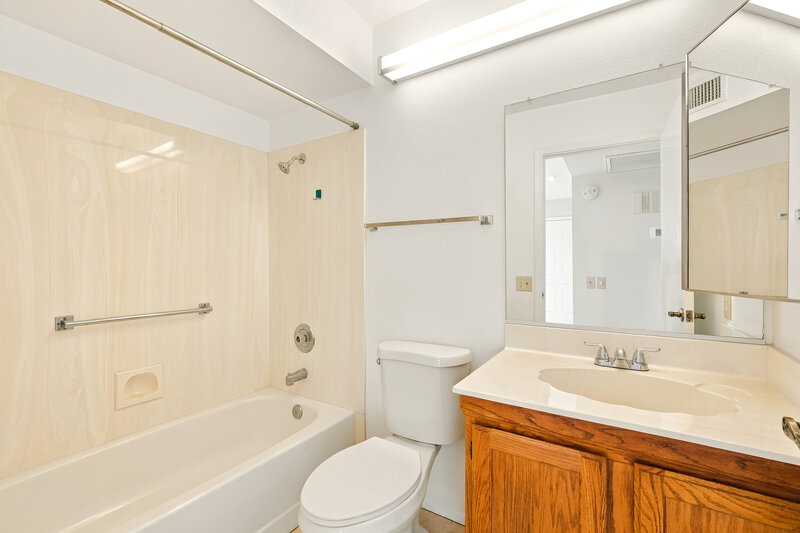 1,680/Mo, 17614 N 133rd Dr Sun City West, AZ 85375 Bathroom View