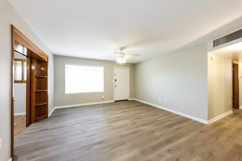 2,285/Mo, 3723 E Edna Ave Phoenix, AZ 85032 Living Room View 2