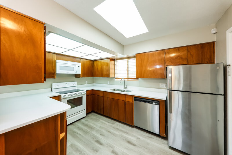 2,285/Mo, 3723 E Edna Ave Phoenix, AZ 85032 Kitchen View