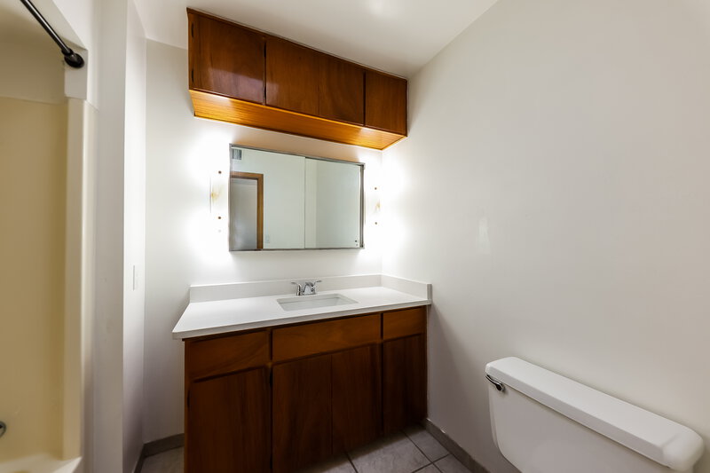 2,285/Mo, 3723 E Edna Ave Phoenix, AZ 85032 Bathroom View