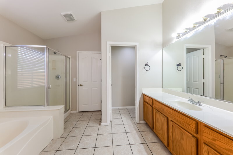 2,115/Mo, 9166 W Melinda Ln Peoria, AZ 85382 Main Bathroom View