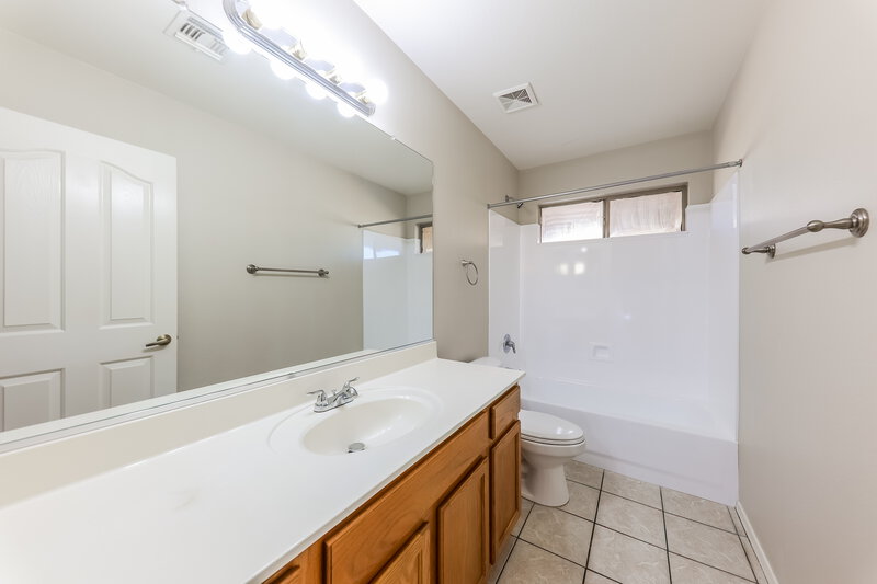 2,115/Mo, 9166 W Melinda Ln Peoria, AZ 85382 Bathroom View