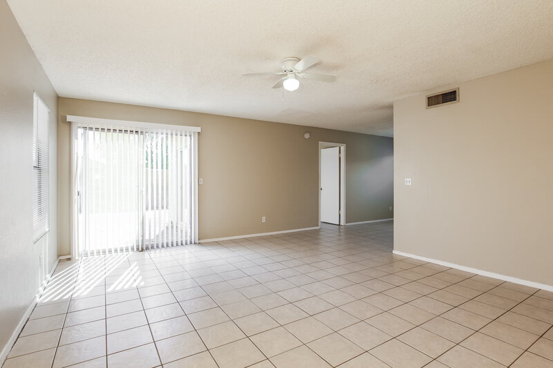 1,950/Mo, 630 E Jensen St Unit 114 Mesa, AZ 85203 Living Room View