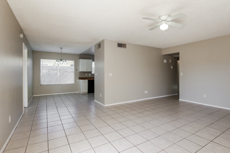 1,950/Mo, 630 E Jensen St Unit 114 Mesa, AZ 85203 Living Room View 2
