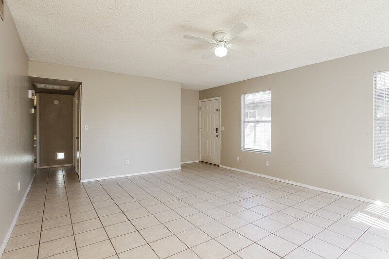 1,950/Mo, 630 E Jensen St Unit 114 Mesa, AZ 85203 Living Room View 3
