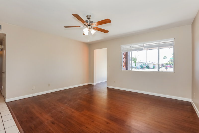 2,325/Mo, 1544 E Clover Mesa, AZ 85203 Living Room View 2