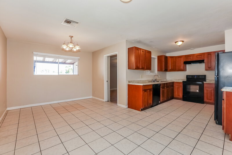 2,325/Mo, 1544 E Clover Mesa, AZ 85203 Dining Room View 2