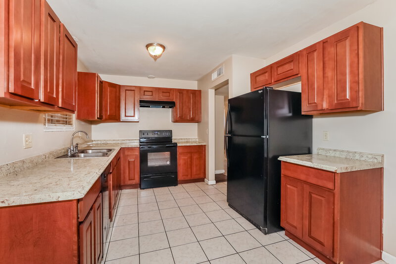 2,325/Mo, 1544 E Clover Mesa, AZ 85203 Kitchen View 2