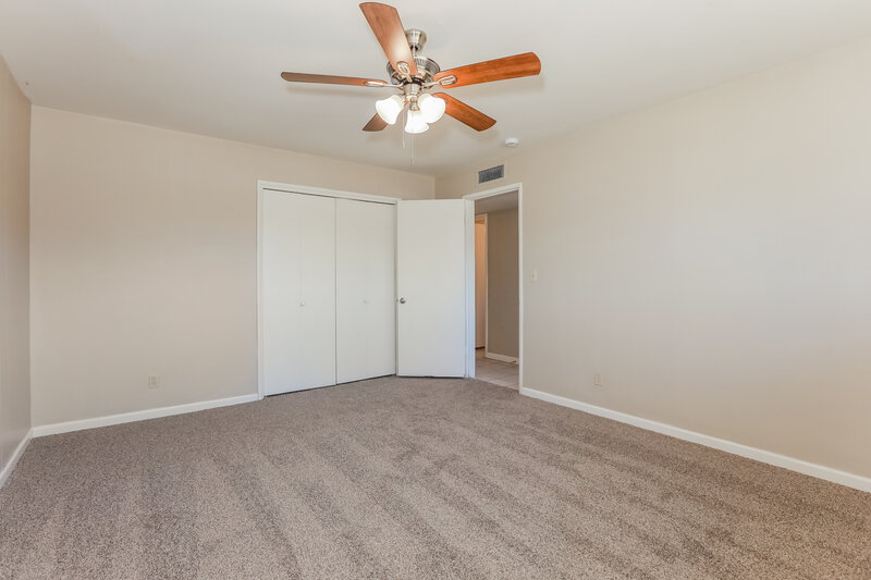 2,325/Mo, 1544 E Clover Mesa, AZ 85203 Main Bedroom View 2