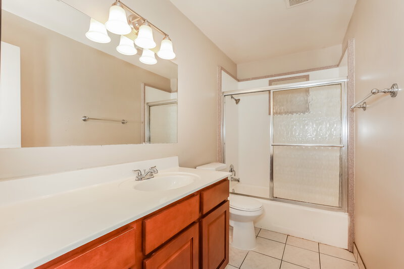 2,325/Mo, 1544 E Clover Mesa, AZ 85203 Bathroom View 2