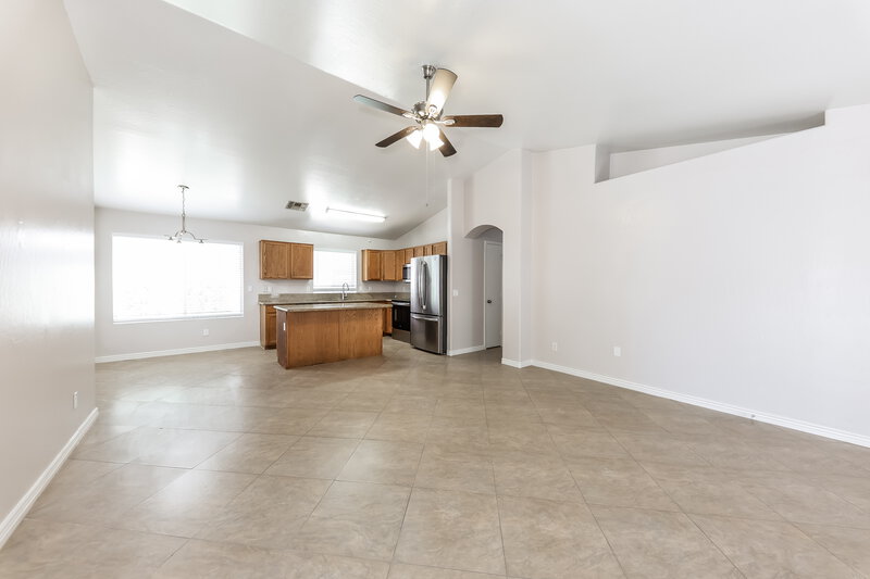 2,620/Mo, 19246 N 31st St Phoenix, AZ 85050 Living Room View 2