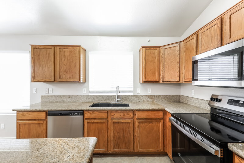 2,620/Mo, 19246 N 31st St Phoenix, AZ 85050 Kitchen View 2