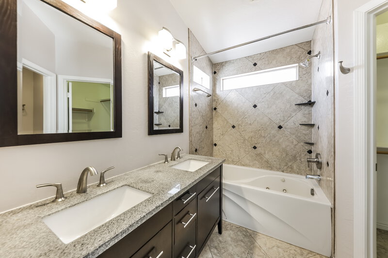 2,620/Mo, 19246 N 31st St Phoenix, AZ 85050 Main Bathroom View