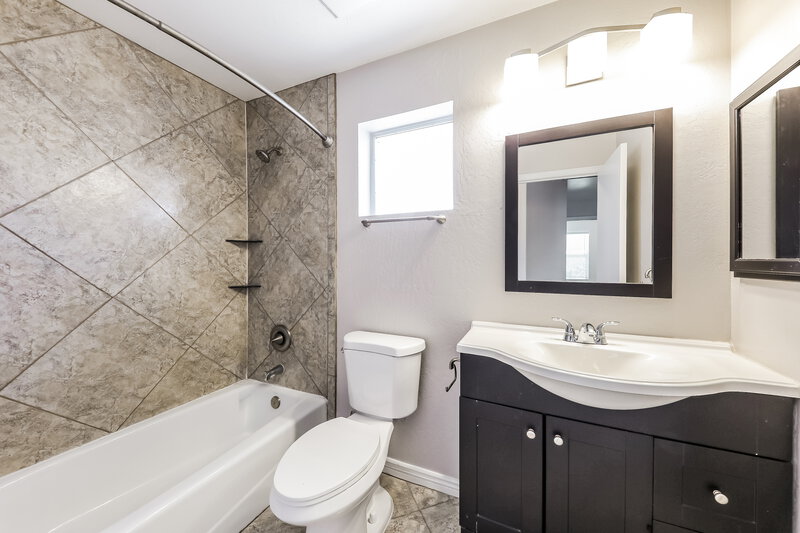 2,620/Mo, 19246 N 31st St Phoenix, AZ 85050 Bathroom View