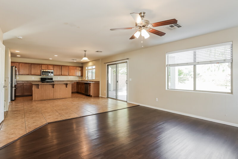 2,080/Mo, 960 N 168th Dr Goodyear, AZ 85338 Family Room View