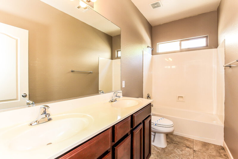 2,300/Mo, 14133 W Crocus Dr Surprise, AZ 85379 Bathroom View