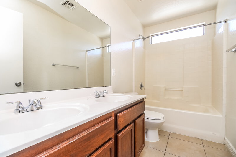 2,505/Mo, 452 S Sabrina Mesa, AZ 85208 Bathroom View