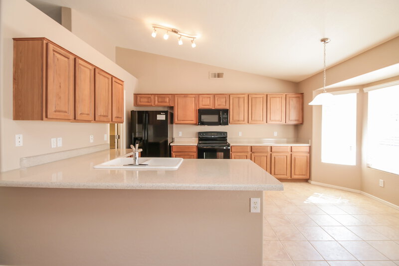 1,960/Mo, 3591 E Magnus Dr San Tan Valley, AZ 85140 Kitchen View