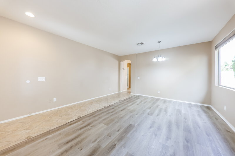 2,050/Mo, 26330 N 68th Dr Peoria, AZ 85383 Dining Room View