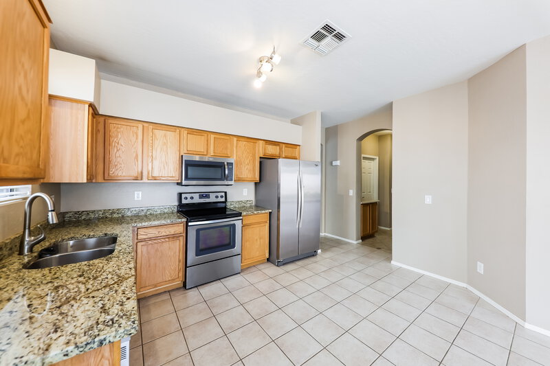 2,050/Mo, 26330 N 68th Dr Peoria, AZ 85383 Kitchen View