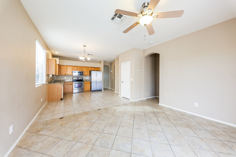 2,050/Mo, 26330 N 68th Dr Peoria, AZ 85383 Family Room View 2