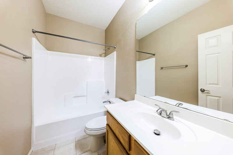 2,050/Mo, 26330 N 68th Dr Peoria, AZ 85383 Bathroom View