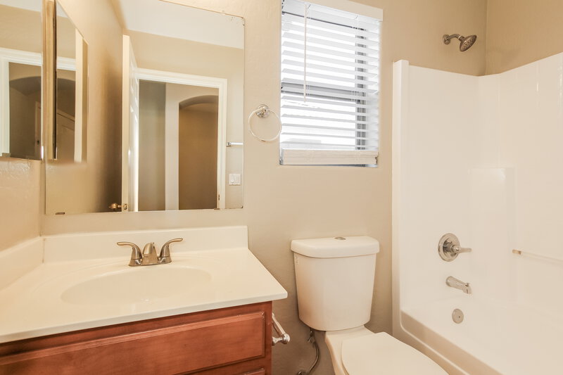 1,980/Mo, 372 S 151st Ave Goodyear, AZ 85338 Bathroom View