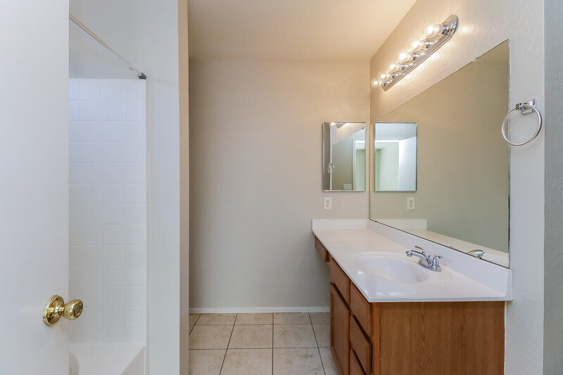 2,090/Mo, 10849 E Carol Ave Mesa, AZ 85208 Main Bathroom View
