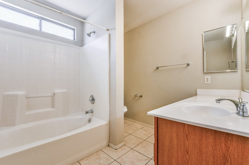 1,930/Mo, 10849 E Carol Ave Mesa, AZ 85208 Main Bathroom View