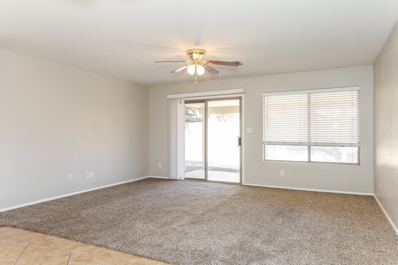 2,160/Mo, 8818 W Salter Dr Peoria, AZ 85382 Living Room View